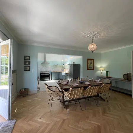 Villa The Gite At Chateau Magdeleine Bouhou